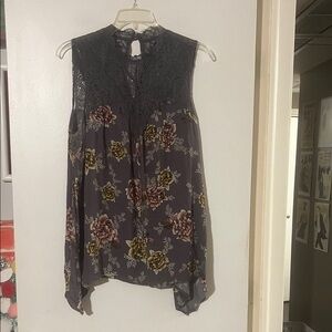 Torrid sleeveless floral and lace swing top with handkerchief hem.
